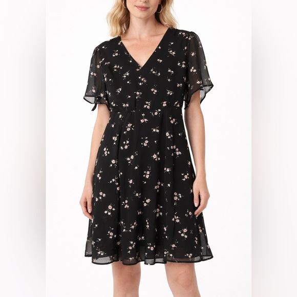 Dynamite Dresses & Skirts - NWOT DYNAMITE Black Floral V-Neck Mini Dress Large